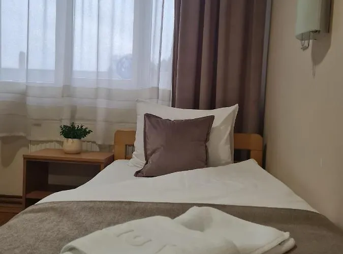 ホテル Garni Alma 2*