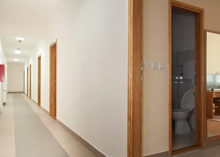 Garni Alma ホテル ピロト