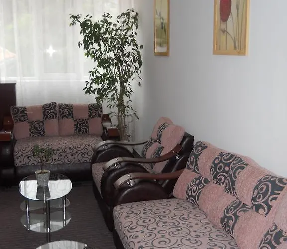 Garni Alma ホテル ピロト