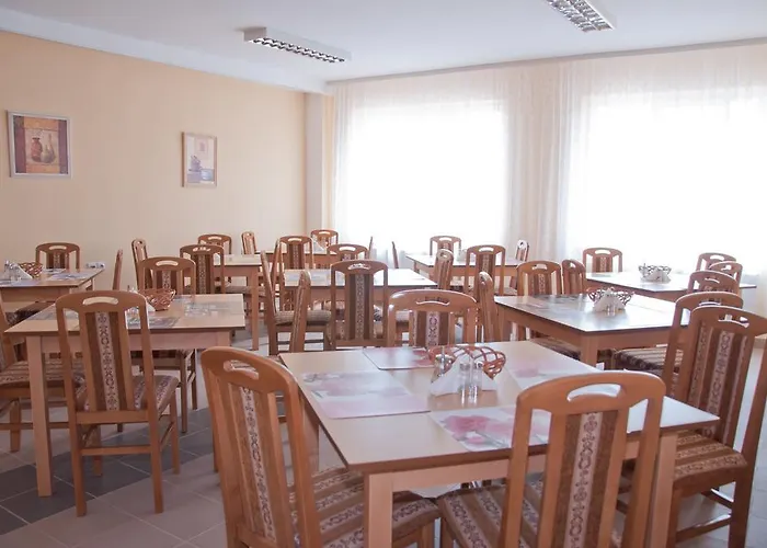 ホテル Garni Alma 2*