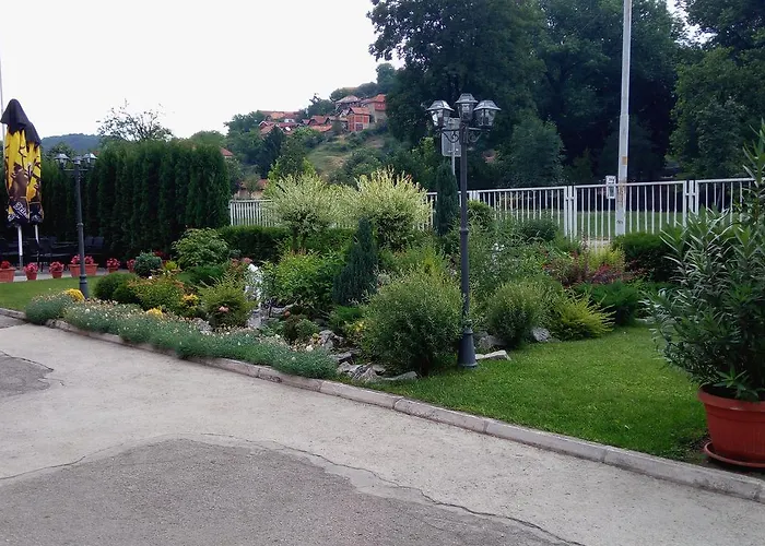 Garni Alma ホテル ピロト